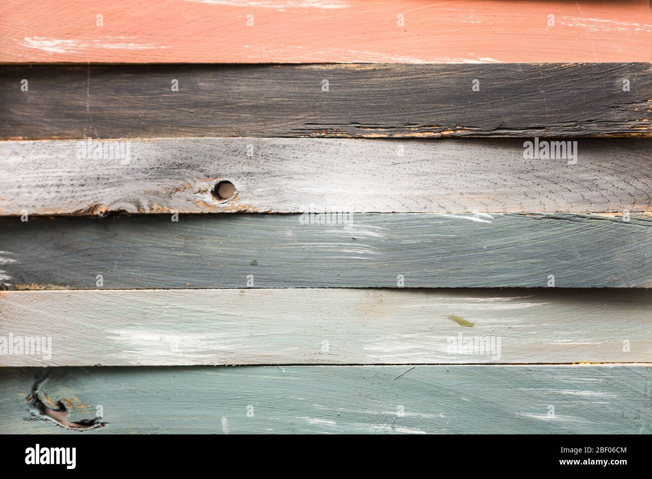 Bunt strukturierte Holzlatten in sanften Farben Gaumen Stockfoto