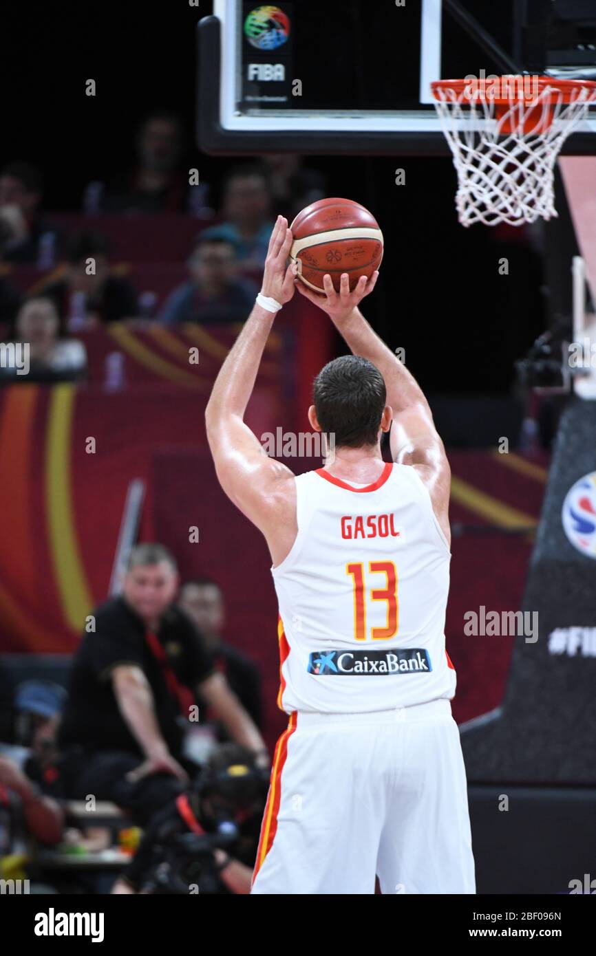 Marc Gasol (Spanien) schießt einen Freiwurf gegen Australien. Basketball-Weltmeisterschaft China 2019, Halbfinale Stockfoto