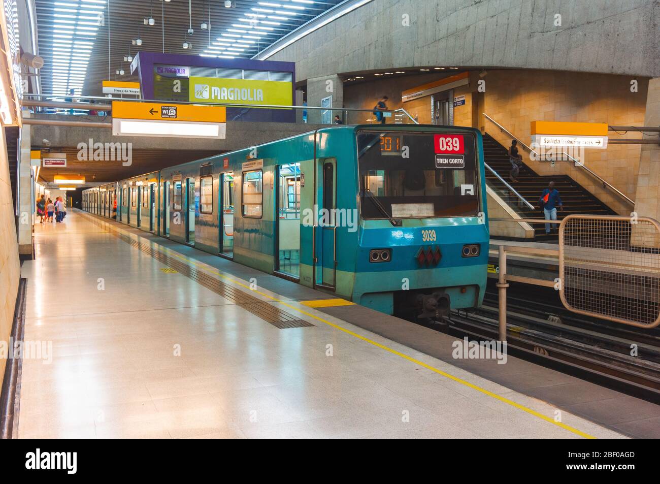 SANTIAGO, CHILE - MÄRZ 2017: Ein Transantiago-Bus in Vespucio Norte Stockfoto