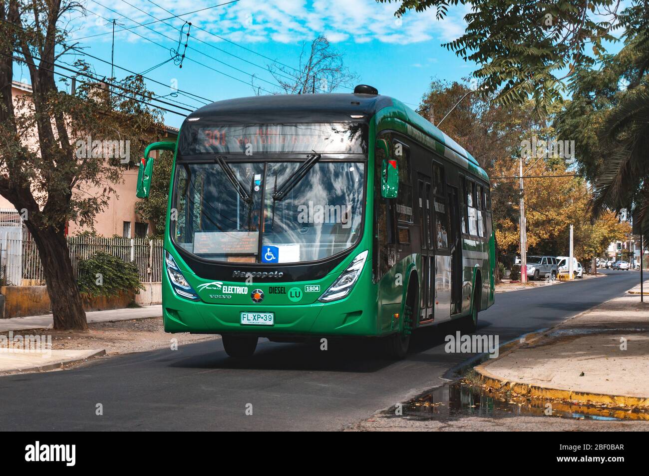 SANTIAGO, CHILE - MÄRZ 2017: Ein Transitago-Bus in Santiago Stockfoto