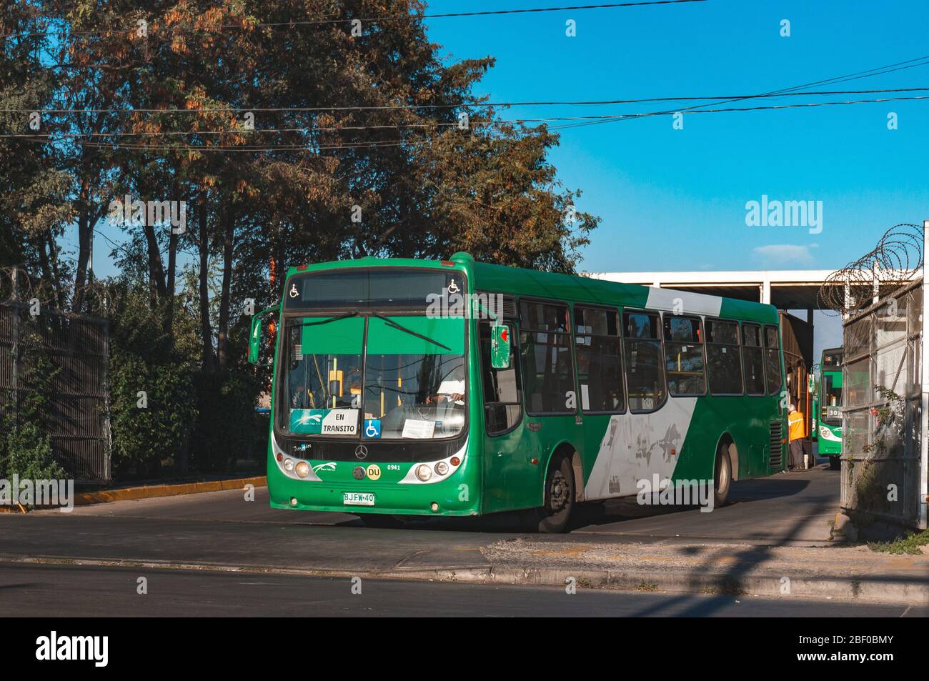 SANTIAGO, CHILE - MÄRZ 2017: Ein Transitago-Bus in Santiago Stockfoto