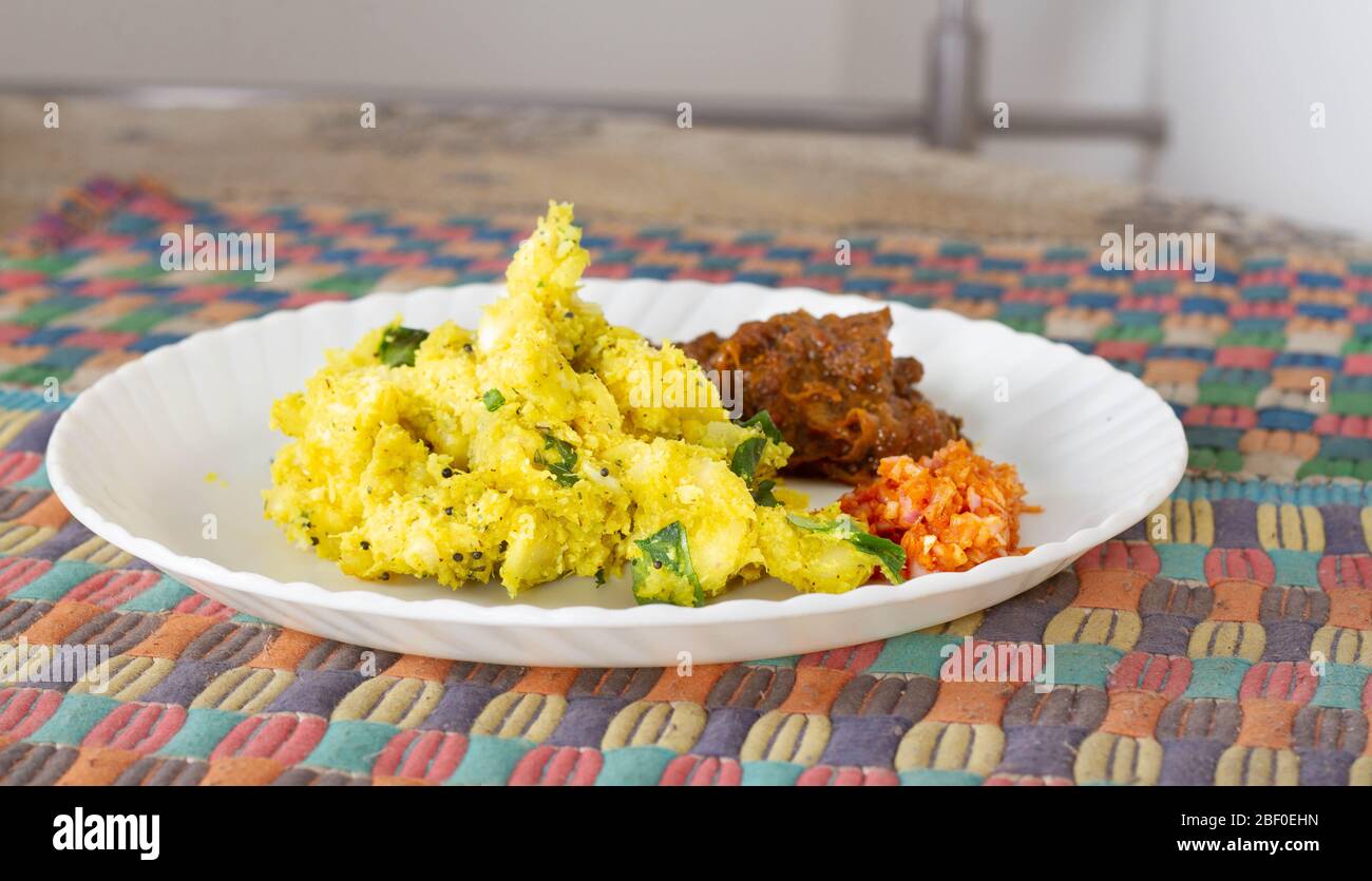 Kappayum Beef Ulathiyathum Central Travancore Style, Malabar Style, Kappayum Beef Ulathiyathum Mulaku Chamanthiyum Stockfoto