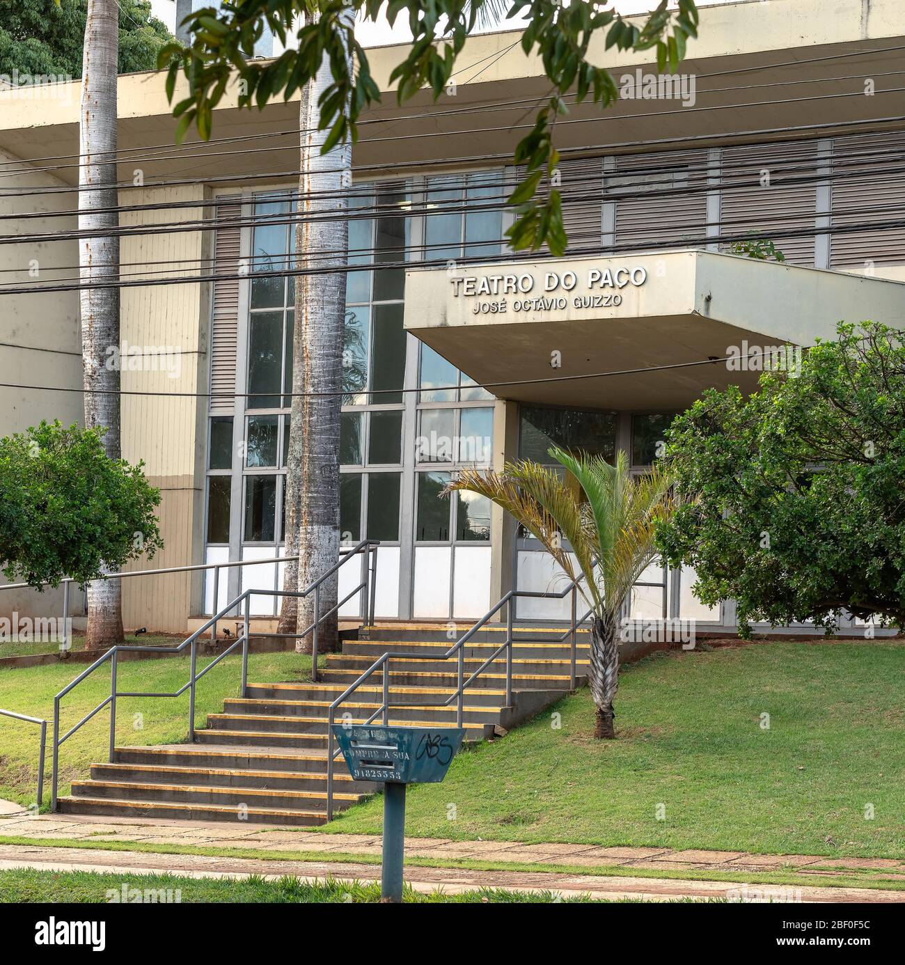 Campo Grande - MS, Brasilien - 30. März 2020: Fassade des alten Gebäudes des Teatro do Paco - Jose Octavio Guizzo, Palast Theater in englisch. Stockfoto