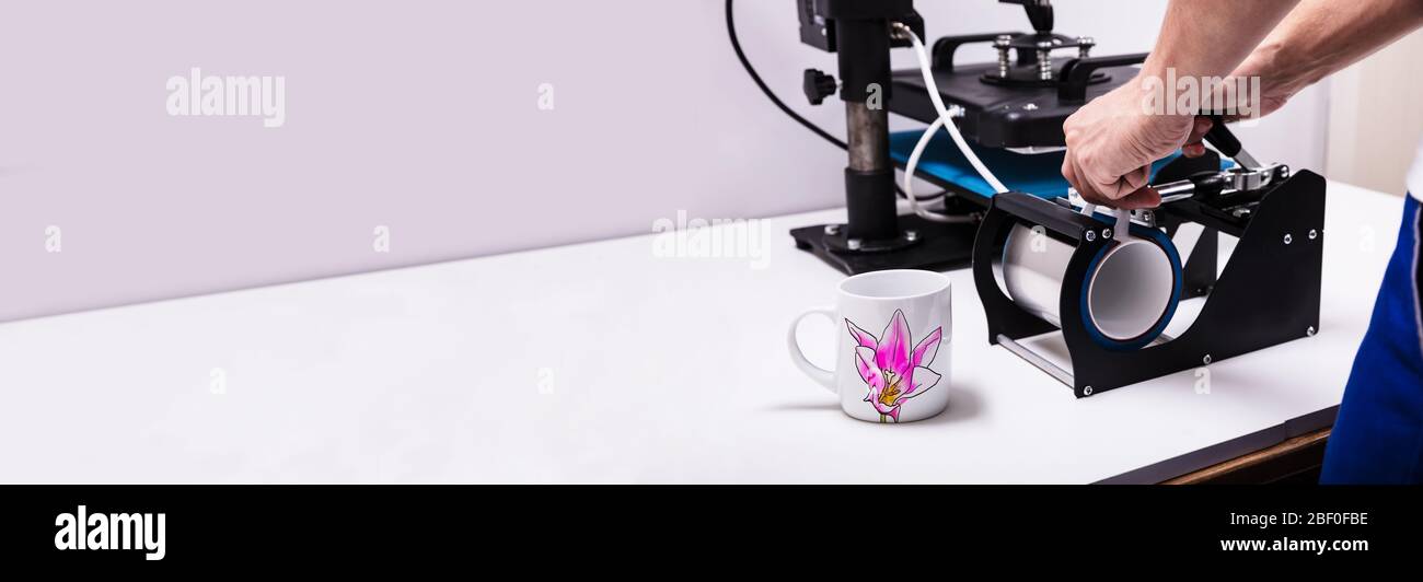 Digital Printing Becher Merchandise Mit Heat Transfer Press Stockfoto