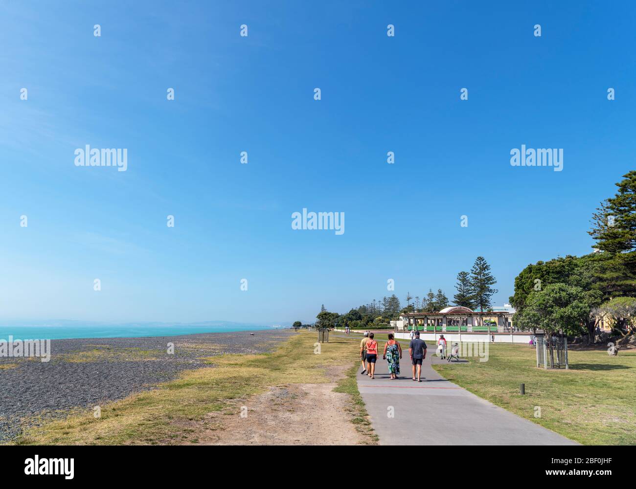 Promenade und Strand entlang der Marine Parade, Napier, North Island, Neuseeland Stockfoto