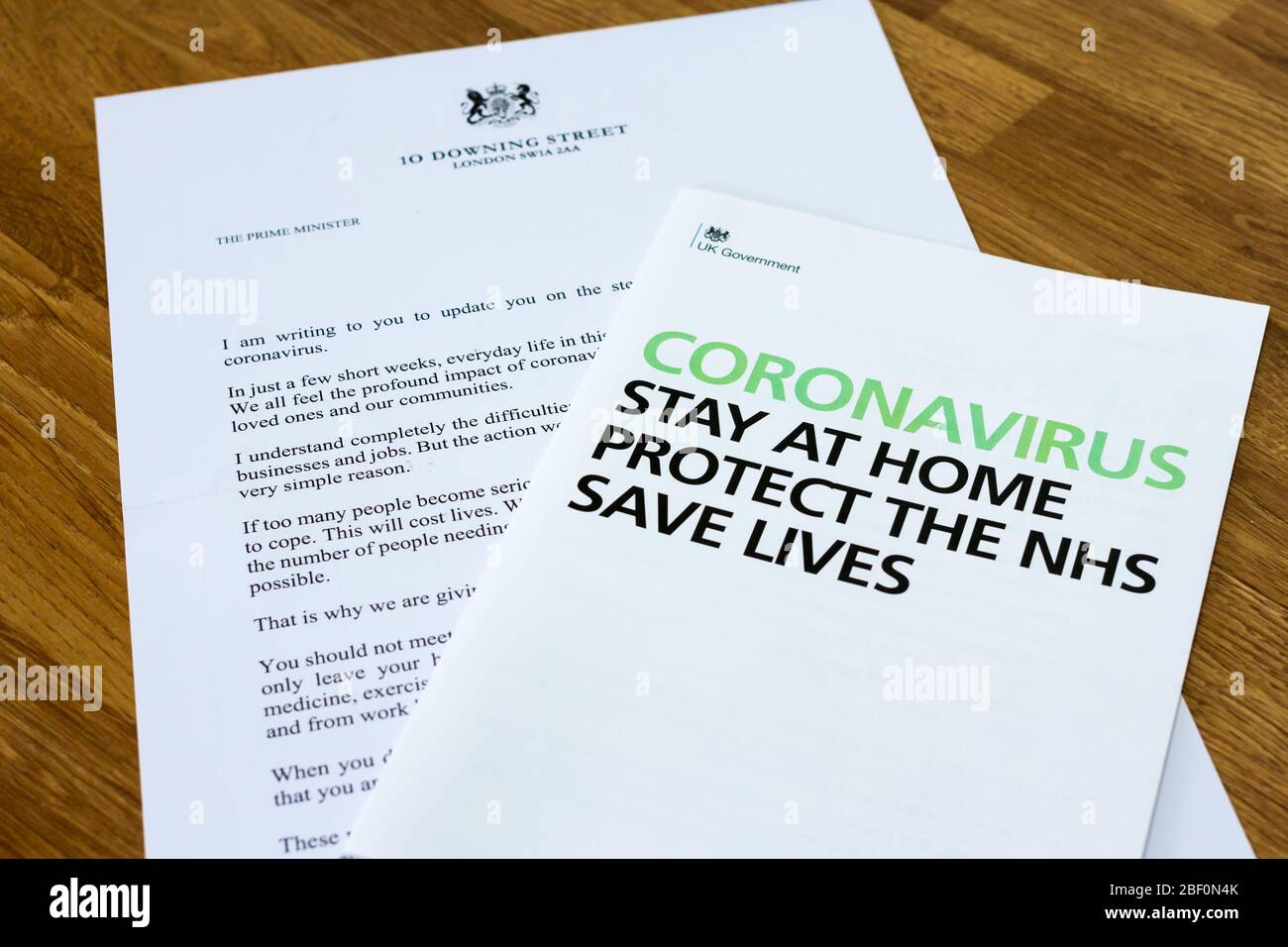 Coronavirus Brief der britischen Regierung und Informationsblatt von Premierminister Boris Johnson. Coronavirus-Pandemie 2020 Stockfoto