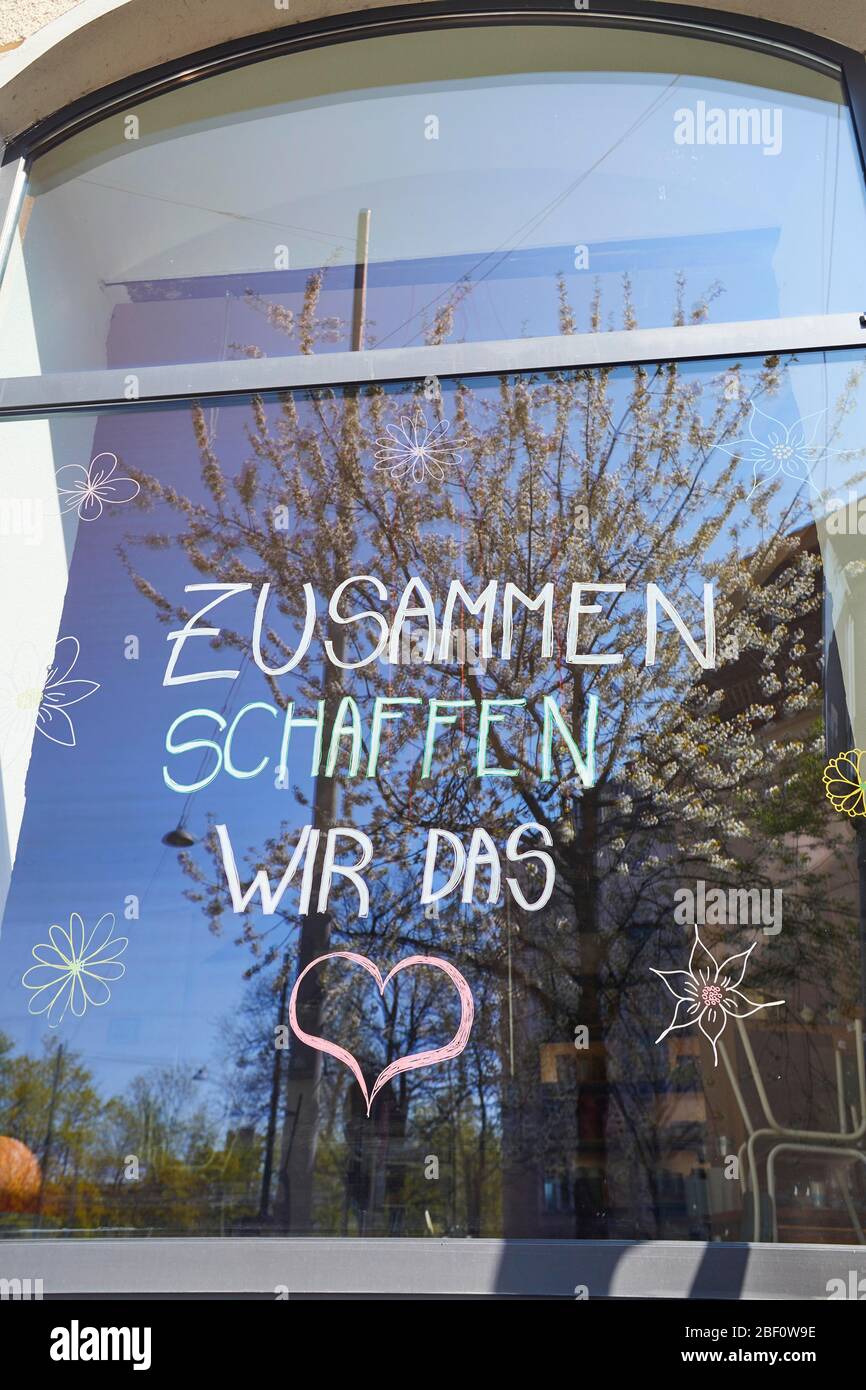 PEP-Vortrag während der Stilllegung an der Glasscheibe eines geschlossenen Restaurants, Corona-Krise, München, Oberbayern, Bayern, Deutschland Stockfoto