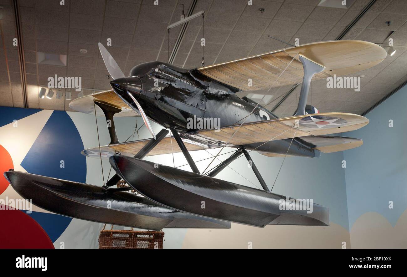 Curtiss R3C2. Curtiss V-1400 Motor:Typ: V-Typ, 12 Zylinder, wassergekühltMfg. Nr. 9Leistungsklasse: 496 kw (665 ps)Bohrung und Hub: 12.382 cm (4.875 in.) x 15.875 cm (6.25 in.)Hubraum: 22.95 Liter (1400 Cu. Stockfoto