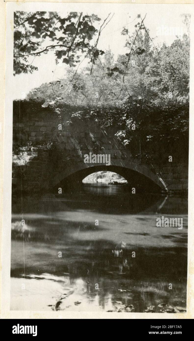 Brücke im Rock Creek Park, der in den National Zoo Washington DC eindringt. Smithsonian Institution Archives, Record Unit 7355, Martin A. Gruber Photograph Collection, Image No. SIA2010-2069Smithsonian Institution Archives, Capital Gallery, Suite 3000, MRC 507; 600 Maryland Avenue, SW; Washington, DC 20024-2520 Stockfoto