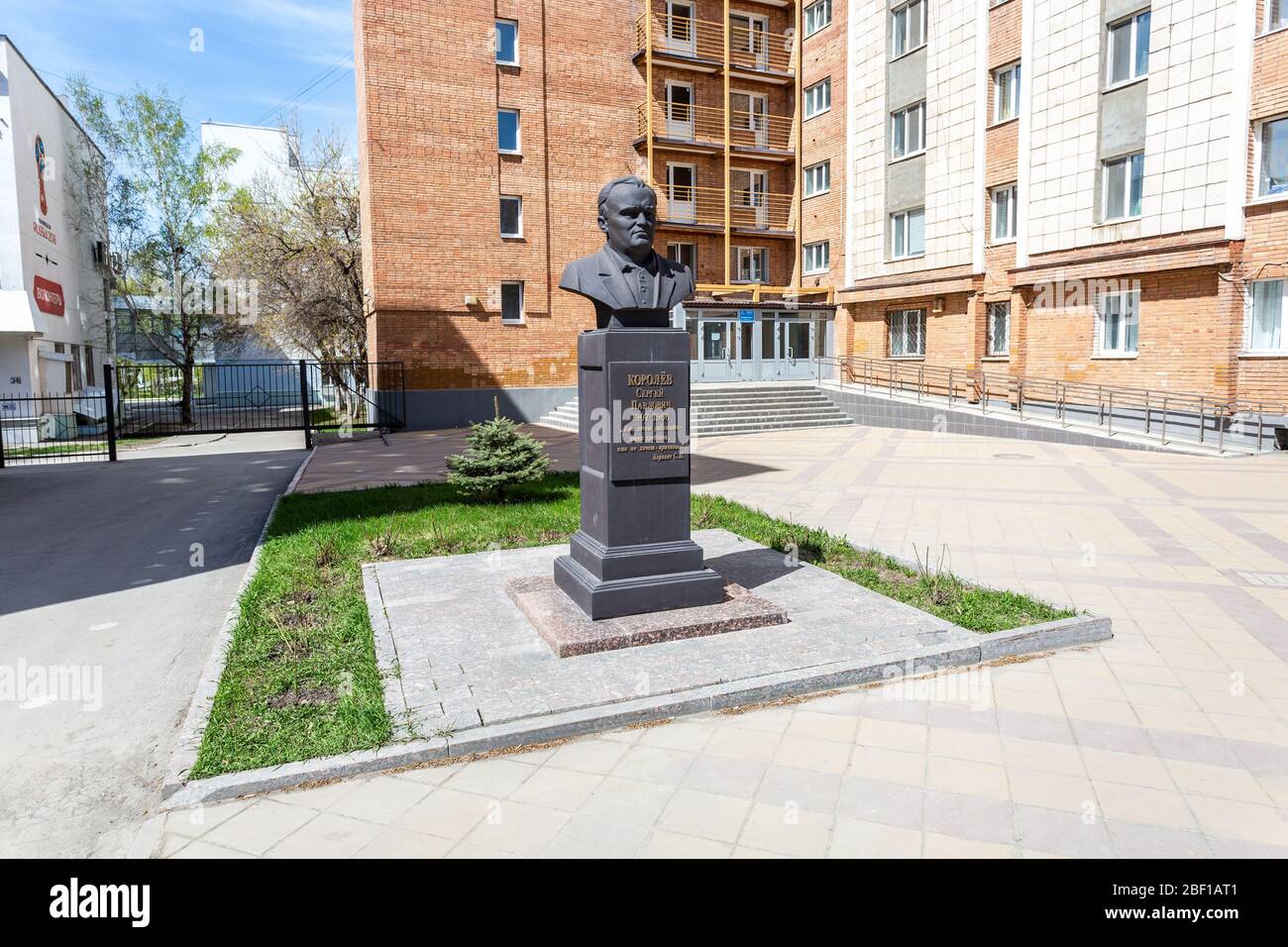 Samara, Russland - 6. Mai 2018: Denkmal für Sergej Korolev, den berühmten sowjetischen Raketenerfinder und Raumfahrzeugingenieur in der Nähe der Staatlichen Universität Samara Stockfoto