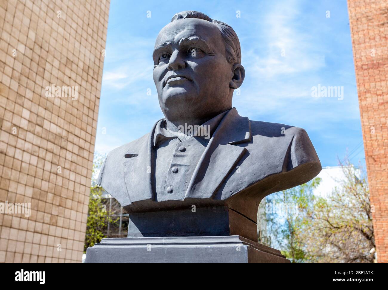 Samara, Russland - 6. Mai 2018: Denkmal für Sergej Korolev, den berühmten sowjetischen Raketenerfinder und Raumfahrzeugingenieur in der Nähe der Staatlichen Universität Samara Stockfoto