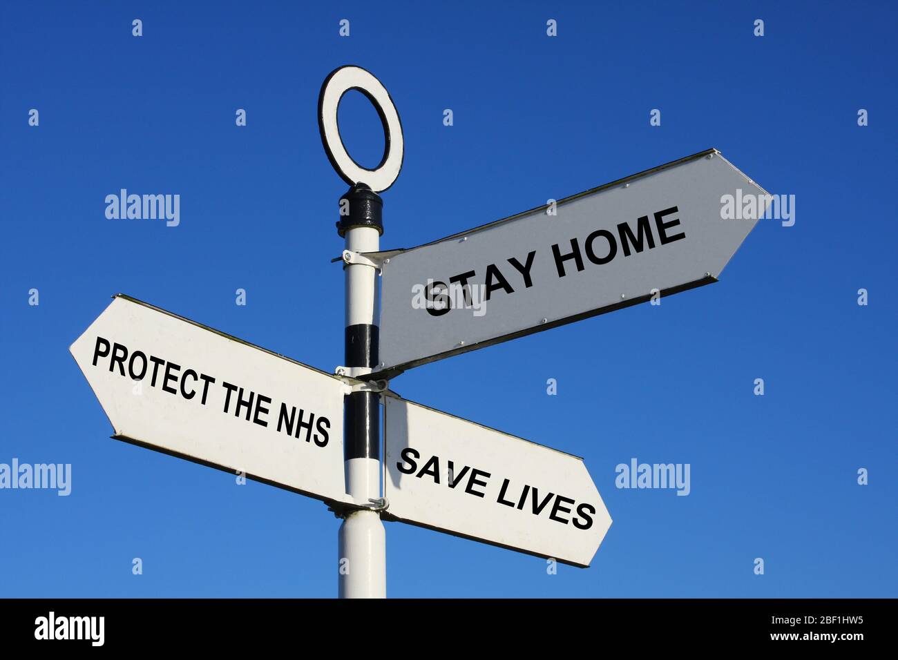 Digital verändertes Bild, das die öffentliche Informationsbotschaft der britischen Regierung während der Sperrung des Covid-19-Coronavirus in Großbritannien zeigt Stockfoto