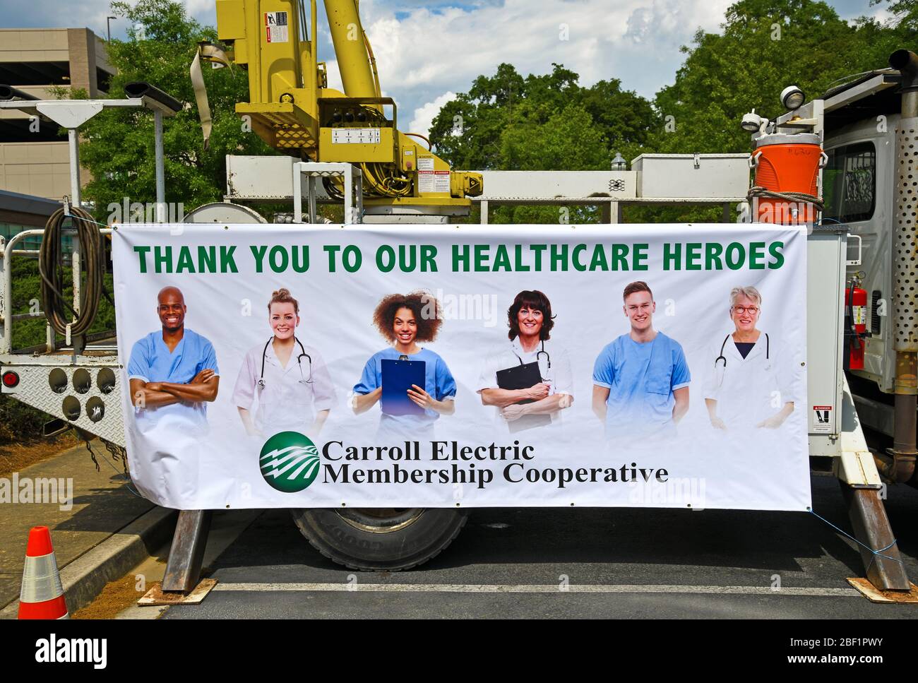 Carrollton, GA / USA - 6. April 2020: Vielen Dank an unser Healthcare Heroes Sign in Front of Tanner Medical Center, das Healthcare Heroes Who Continu ehrt Stockfoto