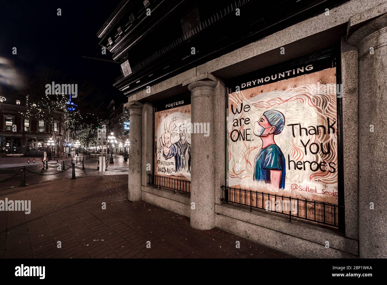 DOWNTOWN VANCOUVER, BC, KANADA - APR 05, 2020: Samstagabend in Gastown, die jetzt komplett leer ist wegen Geschäftsschließungen in Bezug auf die Stockfoto