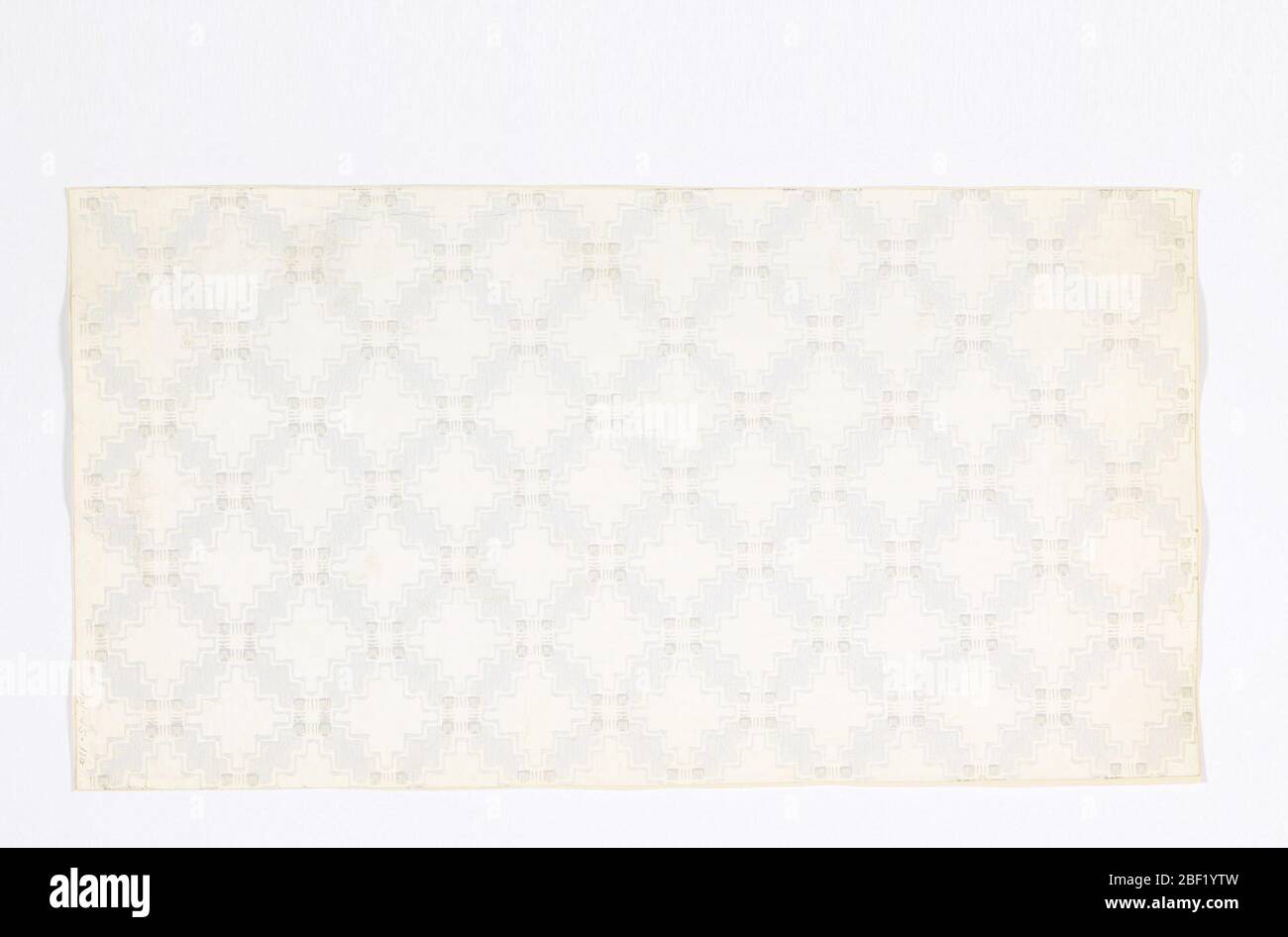 Seitenwand. Rechteck. Diagonal gekreuzte Bänder mit abgestuften Kanten. Grau bedruckt auf poliertem oder satiniertem Grund. Stockfoto