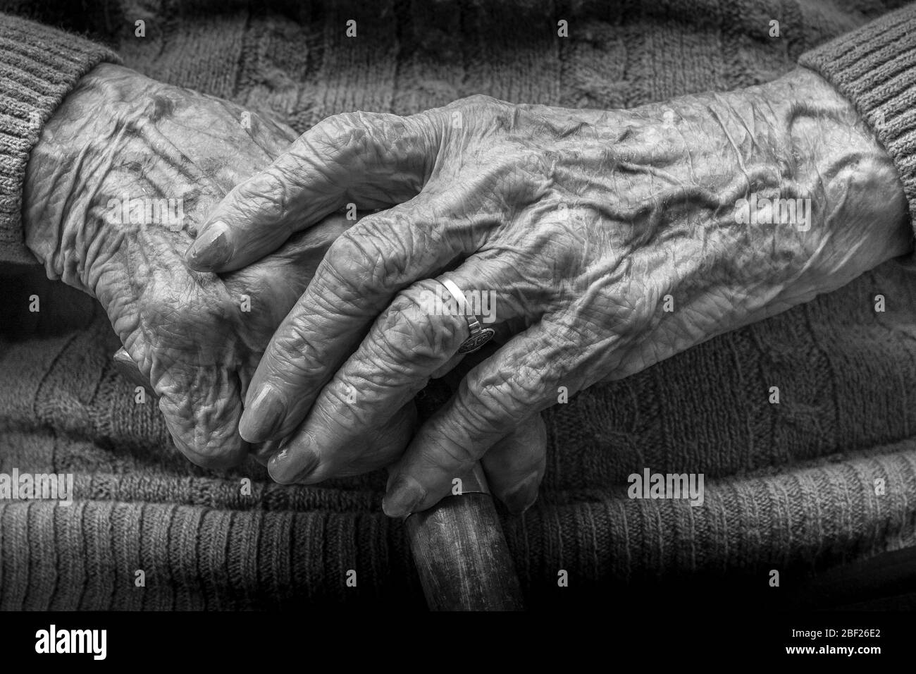 Weiblicher Rentner Schwarzweiss Stockfotos Und Bilder Alamy