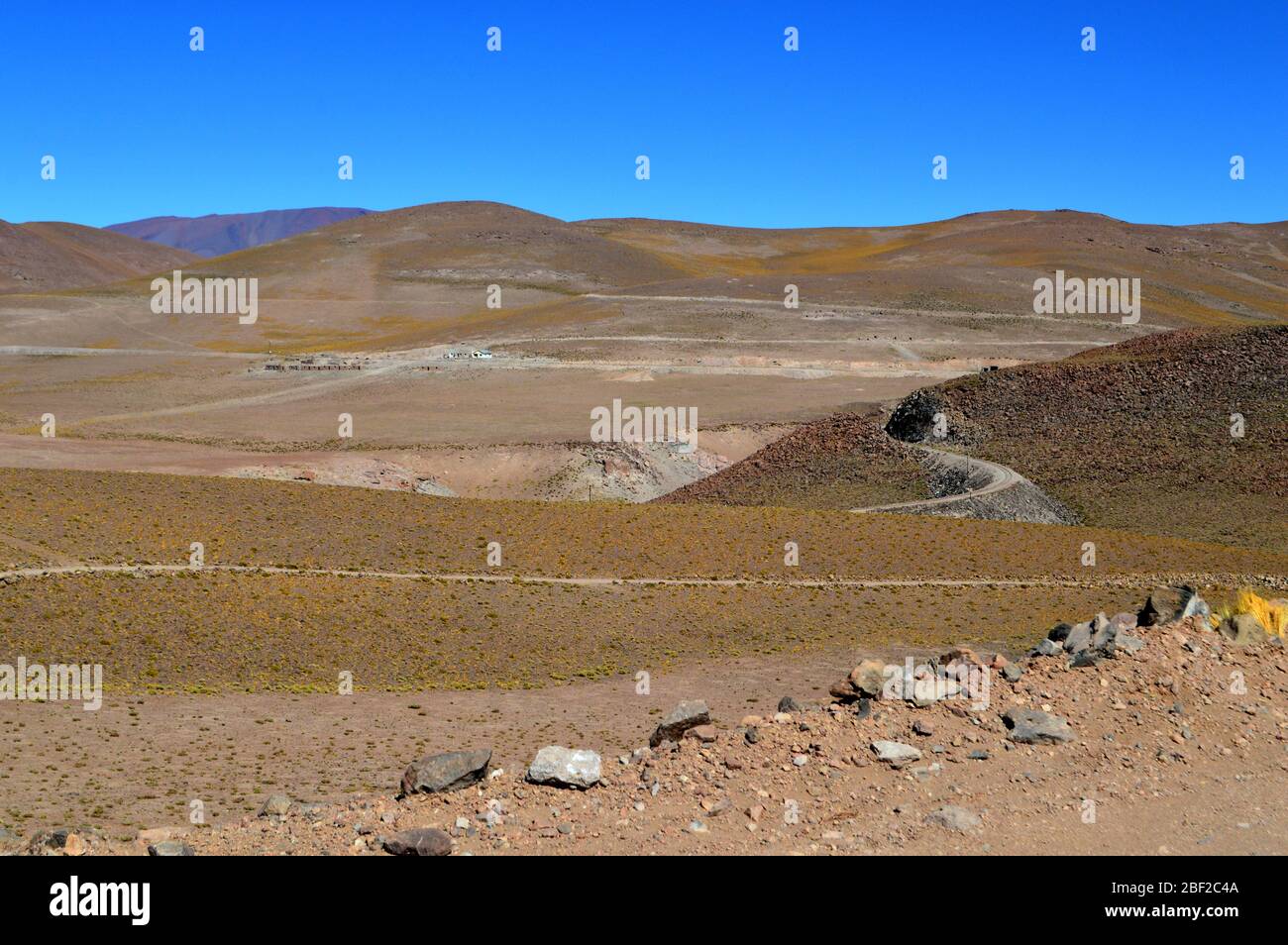 Panorama des Bahnhofs Chuculaqui, dem höchsten der "Zug in die Wolken"-Reise. Salta, Argentinien Stockfoto