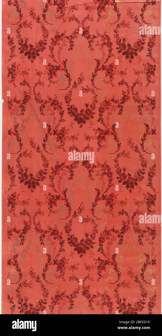 Seitenwand. Weining florale Schriftrollen und Tauben mit metallischen Gold Schriftrollen. Dunkelrosa Boden auf Papier geprägt mit horizontalen Linien von weißen flüssigen Glimmer. Gedruckt in Rot, Pink, Dunkelrot und Metallic-Gold. Stockfoto