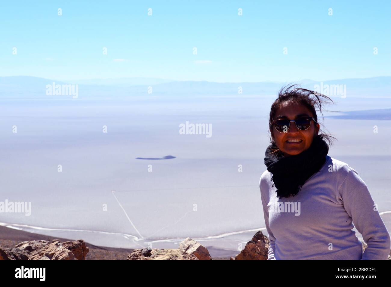 Schöne Aussicht auf die Salzflachansicht von Arizaro von oben. Abfahrt von Chuculaqui nach Caipe. Salta. Argentinien Stockfoto