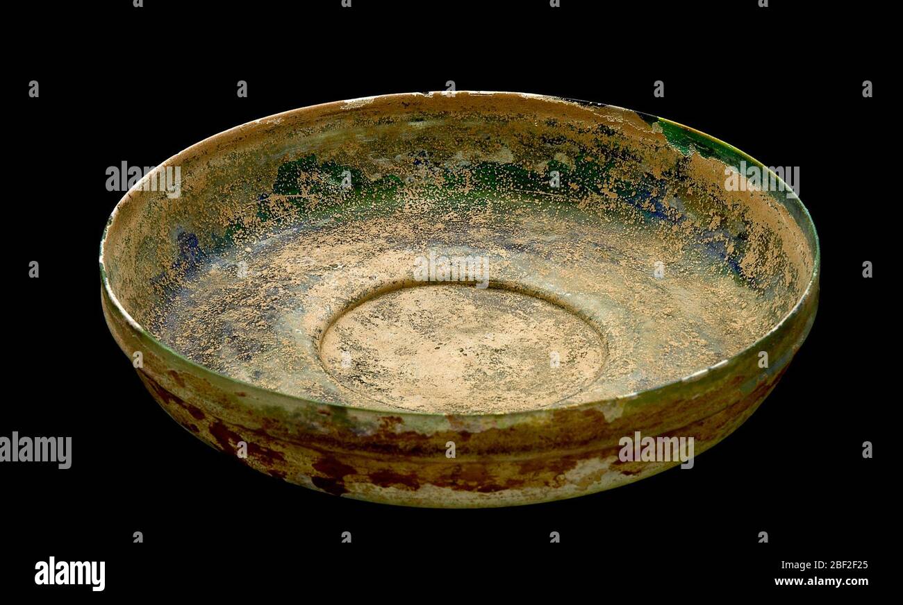 Schüssel. Die meisten Glasgefäße in diesem Fall stammen aus dem ersten Jahrhundert v. Chr. bis zum vierten Jahrhundert n. Chr. Stockfoto