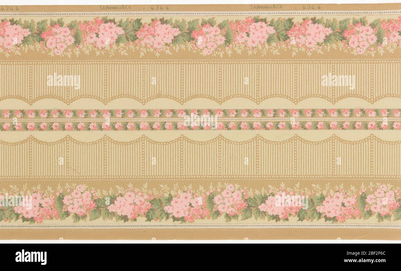 Frieze. Zwei Seiten gedruckt. Band von leuchtend rosa Blumensträuße über den Boden. Scalloped gestreiftes Band oben, mit dem Aussehen des decoartive Zaun. Einfarbiger brauner Hintergrund oben. Stockfoto