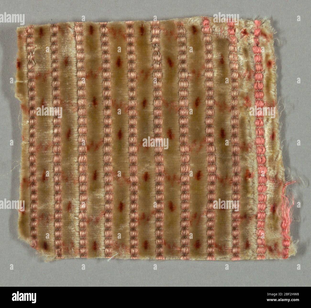 Fragment. Muster der 'Vélours Miniaturen' hat ein Muster in orange mit rosa gewebten Streifen. Stockfoto
