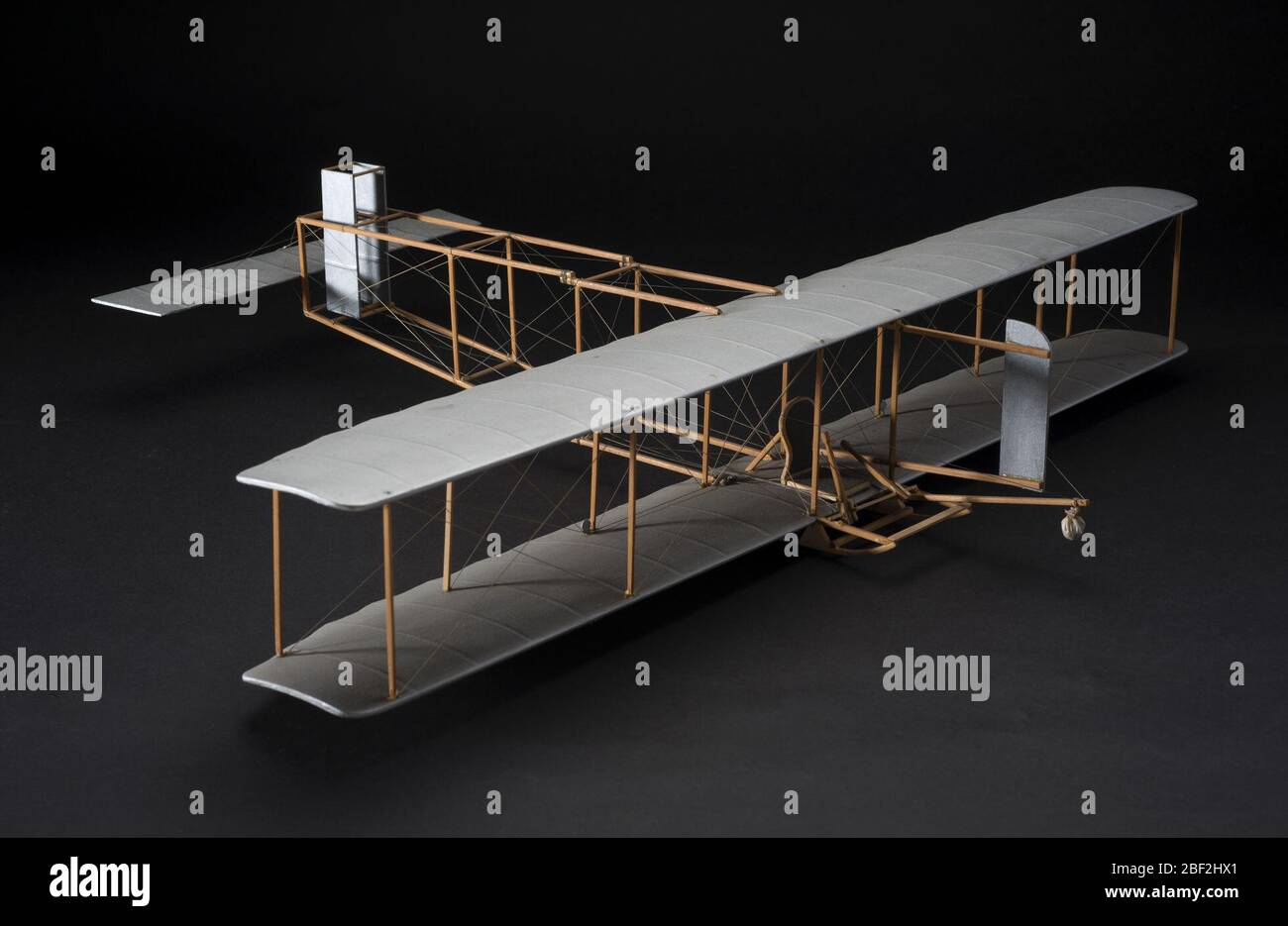 Modell Static Wright Glider 1911. Holz und Gewebe zeigen Modell des 1911 Wright Segelflugzeugs in insgesamt Silber Lackierung. 1/16 Skala. 1953. Stockfoto