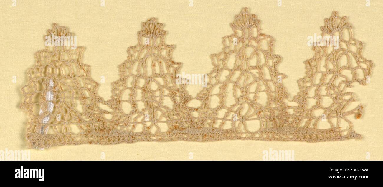 Fragment. Randfragment von vier Anhängern in dreieckiger Form. Stockfoto