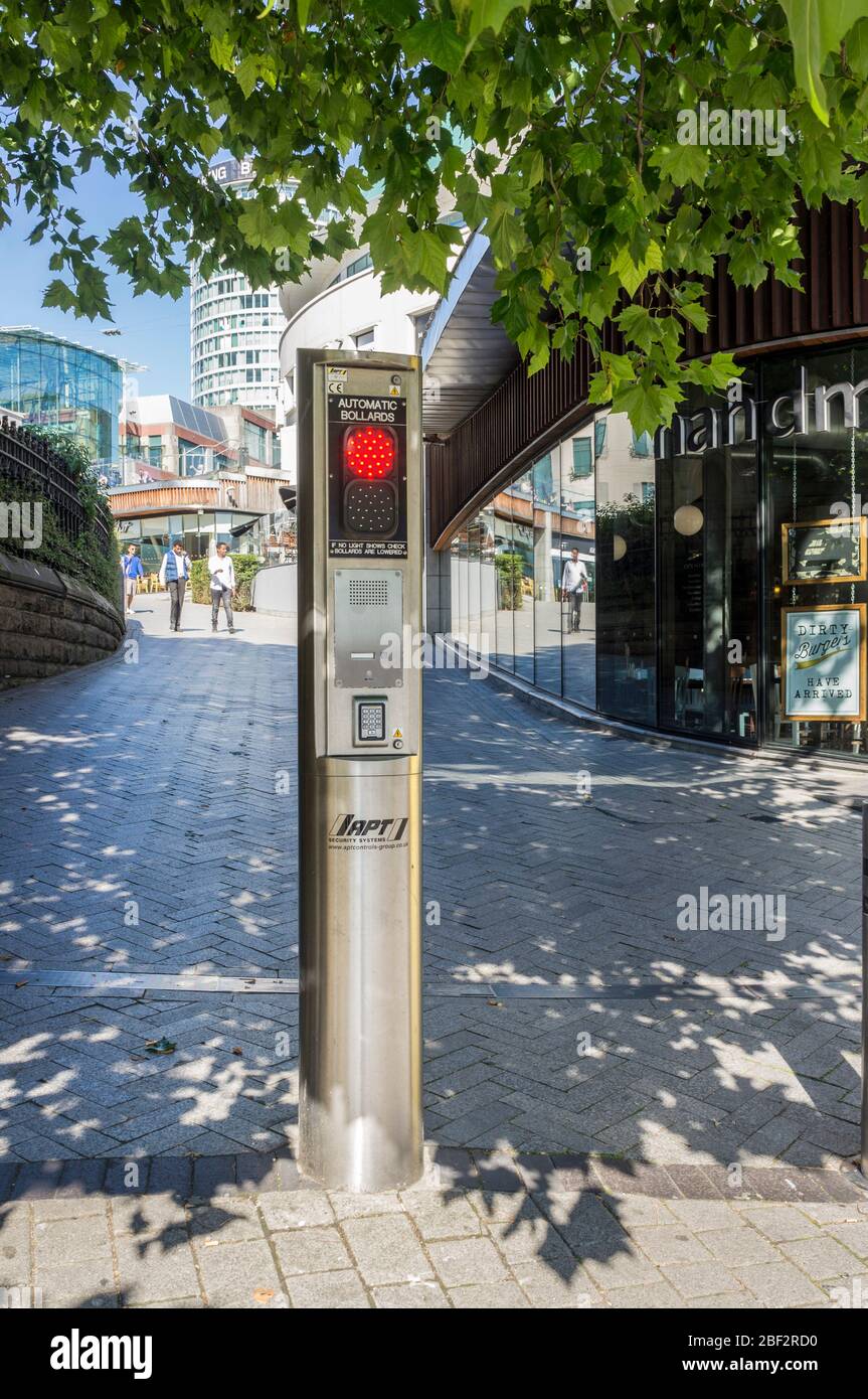 Automatische Poller in der Fußgängerzone im Stadtzentrum von Birmingham, Brimingham, West Midlands, England, GB, Großbritannien Stockfoto