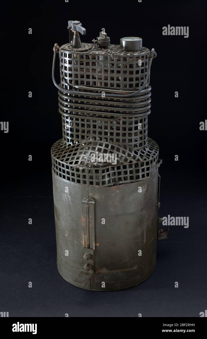 Verdampfer Sauerstoff Kaiserliche Deutsche Luftwaffe. 53cm hoch, 27cm Durchmesser; Datum 7.10.18; Farbe: außendurchmesser; schlecht verbeult. Stockfoto