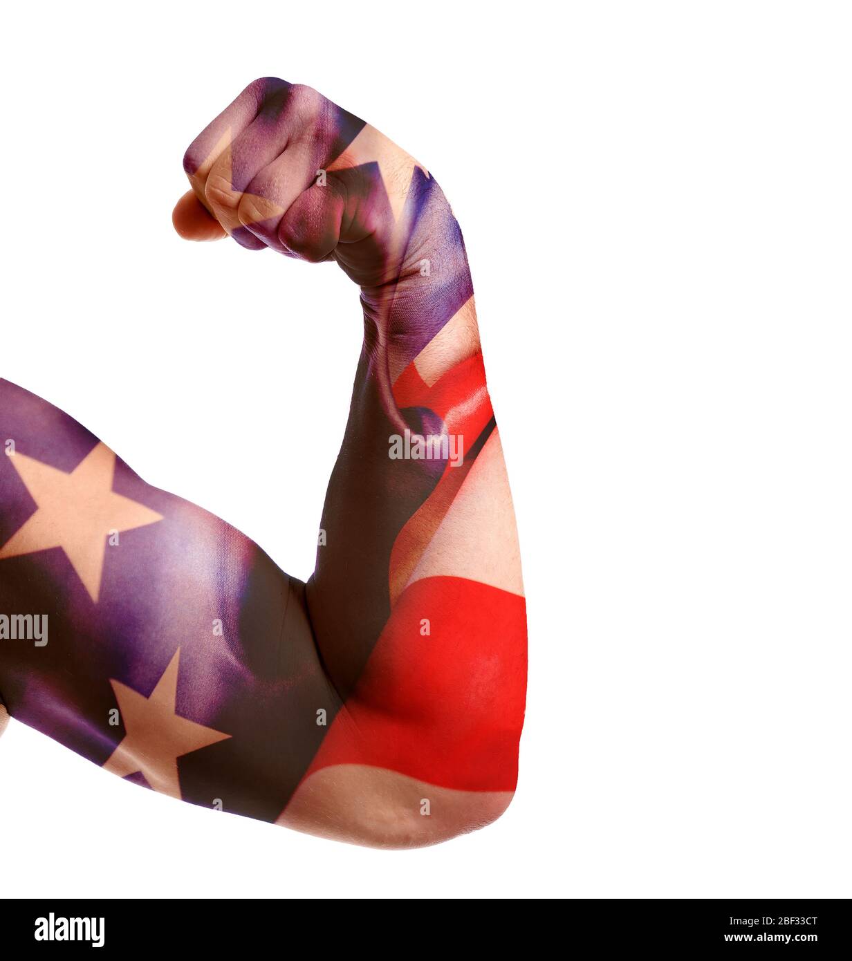 Doppelbelichtung von muskulösen Arm und USA-Flagge auf weißem Hintergrund. Feier zum Unabhängigkeitstag Stockfoto