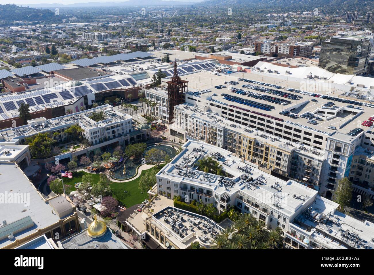 Luftaufnahme über dem Americana auf Brand Einkaufszentrum in der Innenstadt von Glendale, Kalifornien Stockfoto