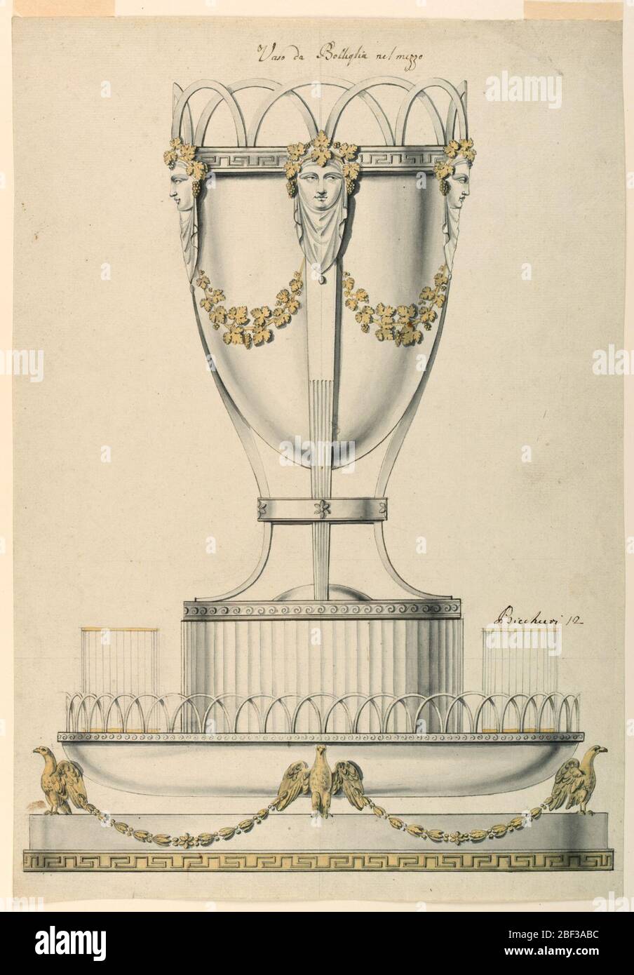 Design für Flaschenkühler Gläser und Tablett. Vertikales Rechteck. Design für Flaschenkühler, Gläser und Tablett. Unten befindet sich eine Basis mit einer Zierleiste und einem Dado, auf dem Adler abgebildet sind, die durch Festons verbunden sind. Die Adler stützen den kugelförmigen Boden des Tabletts, das ein gewölbtes Geländer hat. Stockfoto