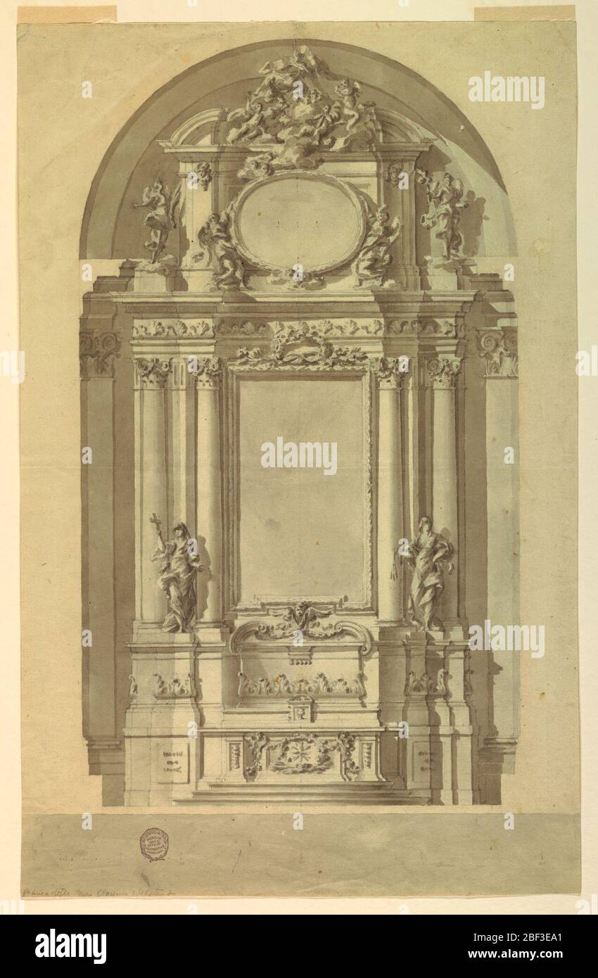 Projekt für einen Alter. Erhebung eines Altarbeines unter einem Bogen. Oben ein gebrochener Giebel mit einer figuralen Gruppe auf einer Wolke. Unten umrahmen zwei Engel ein leeres Oval. Unten wird ein vertikales Rechteck von Doppelsäulen und skulpturalen Figuren flankiert. Stockfoto