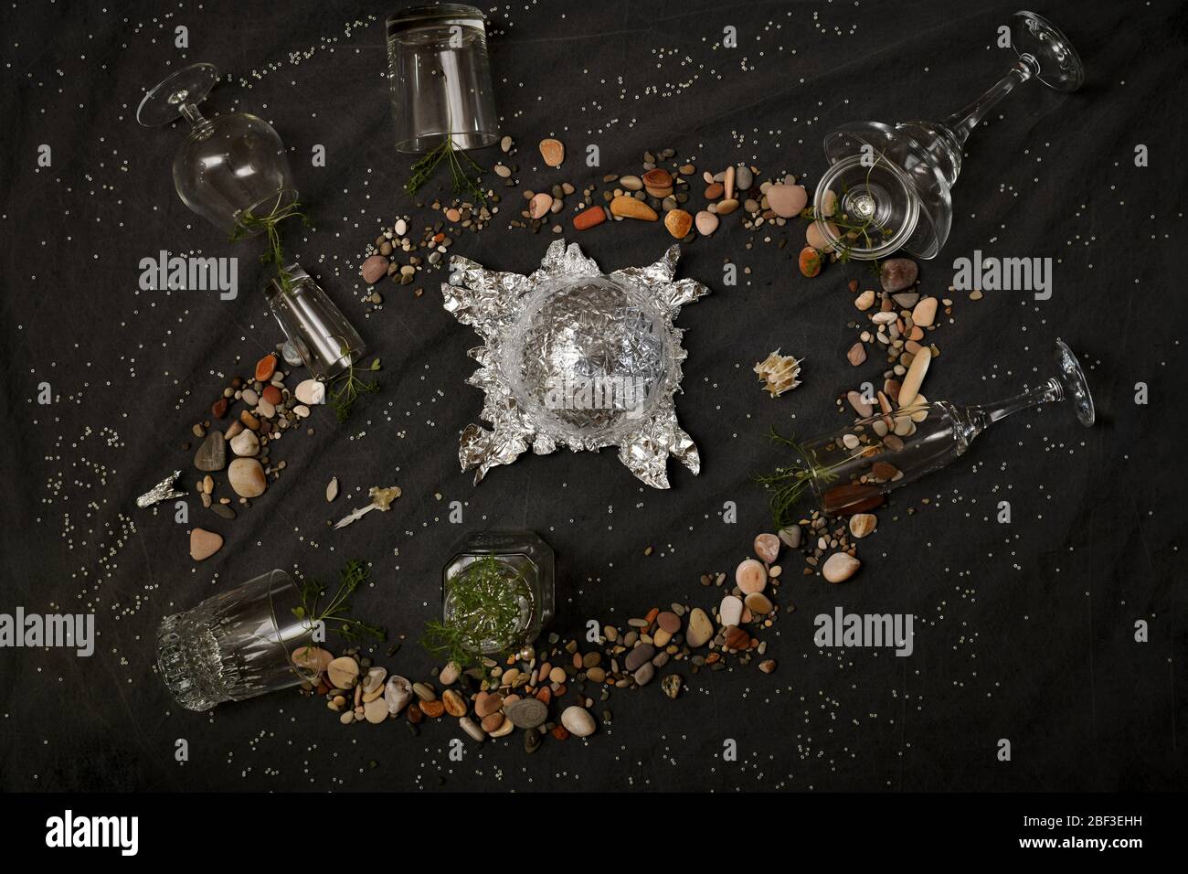 Fantastische Kunst der Planeten der Sonne. Das Aufkommen von Leben auf anderen Planeten nach einer Kollision mit dem Planeten Erde. Stockfoto