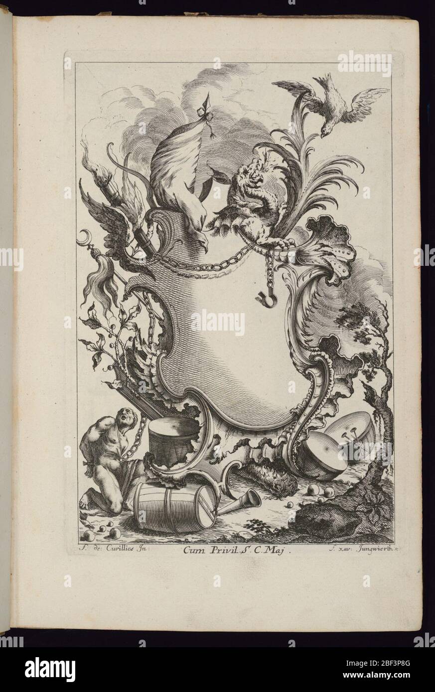 Kartusche mit verketteten Figur Livre de Cartouches Taucher Gebrauch Buch der Kartuschen für verschiedene Zwecke. Leere Kartusche umrahmt von Adler, Flagge, Drachen, fantastischen Pflanzen, Ketten, geketteten Figur, Trommeln. Stockfoto