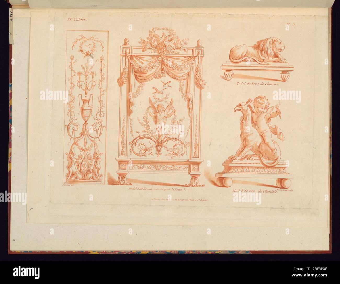 Designs für eine Panel Fire Bildschirm und Andirons pl3 Xie Cahier oeuvres de diffrents Genres dessine par J B Huet. Bemalte Tafel mit Vase in Kerzenleuchter-Dekoration links; bemalter Feuerschirm mit geflügelten Putten zwischen zwei Weinrollen, zwei Designs für Andirons, rechts, liegender Löwe (oben) und geflügelte Putten auf dem Reitgriff (unten). Stockfoto