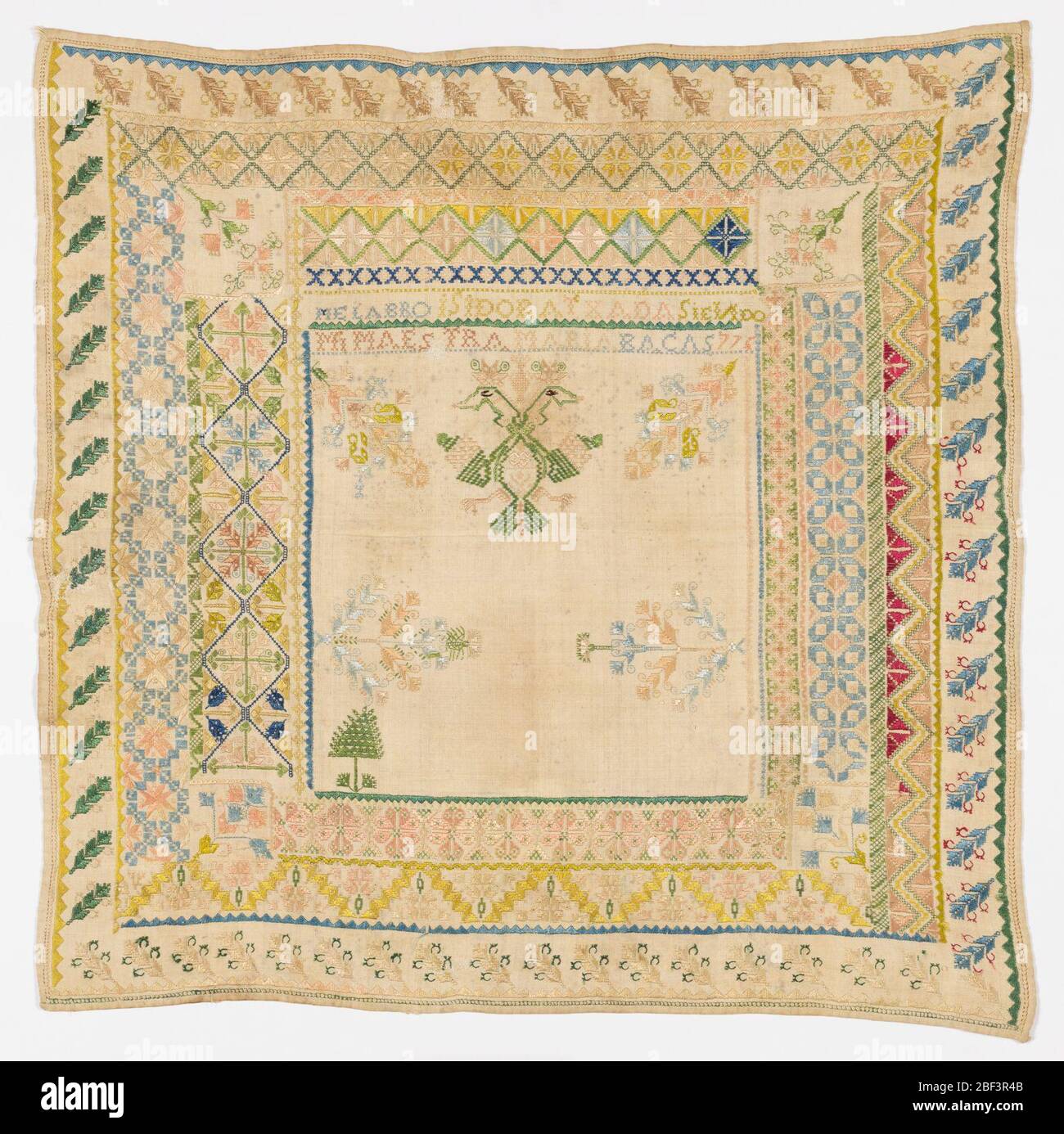 Probenehmer. Mittelfeld mit doppelköpfigen Adler umgeben von Bändern aus geometrischen und floralen Mustern in konzentrischen Quadraten. Unfertig. Stockfoto