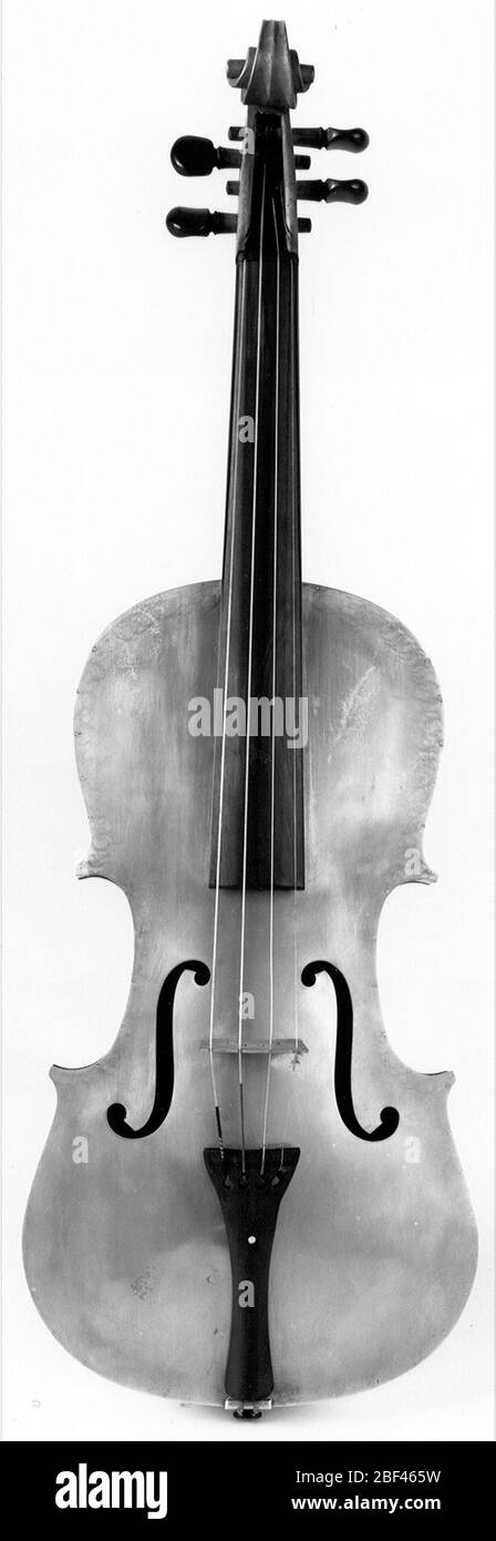 Aluminium Violine Patent Modell. Diese Aluminiumgeige wurde von Alfred Springer aus Cincinnati, Ohio, patentiert und erhielt 451,863 die US-Patentnummer 1891. Es ist eine Violine in traditioneller Form mit einem Körper aus Aluminium, mit geätzter Darstellung von Flurierung und Figur. Stockfoto