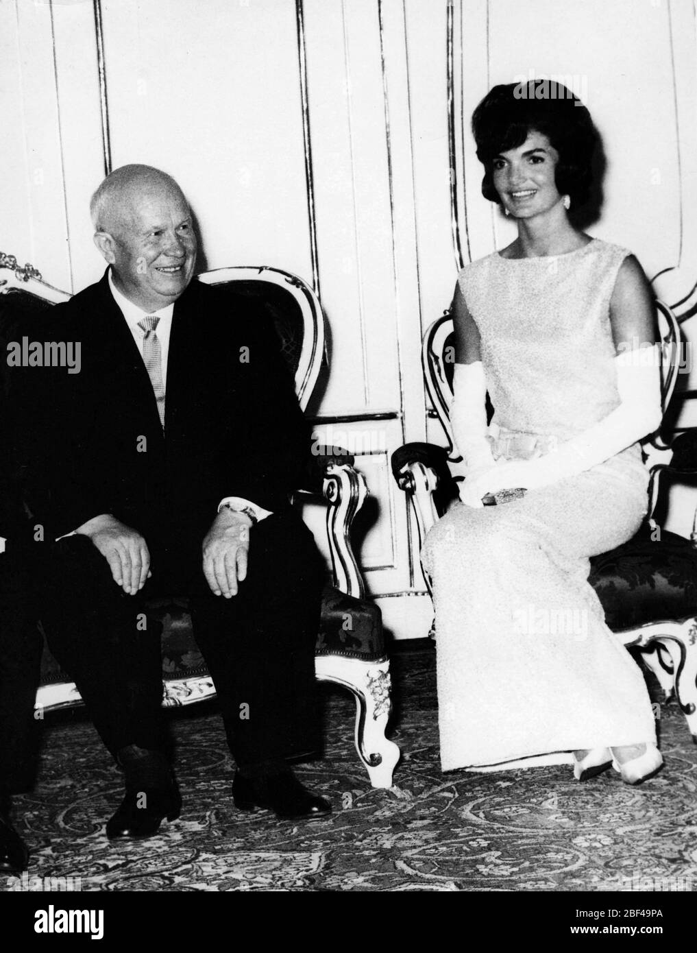 First Lady der Vereinigten Staaten, JACQUELYN KENNEDY mit dem sowjetischen Premierminister NIKITA CHRUSCHTSCHOW. Stockfoto