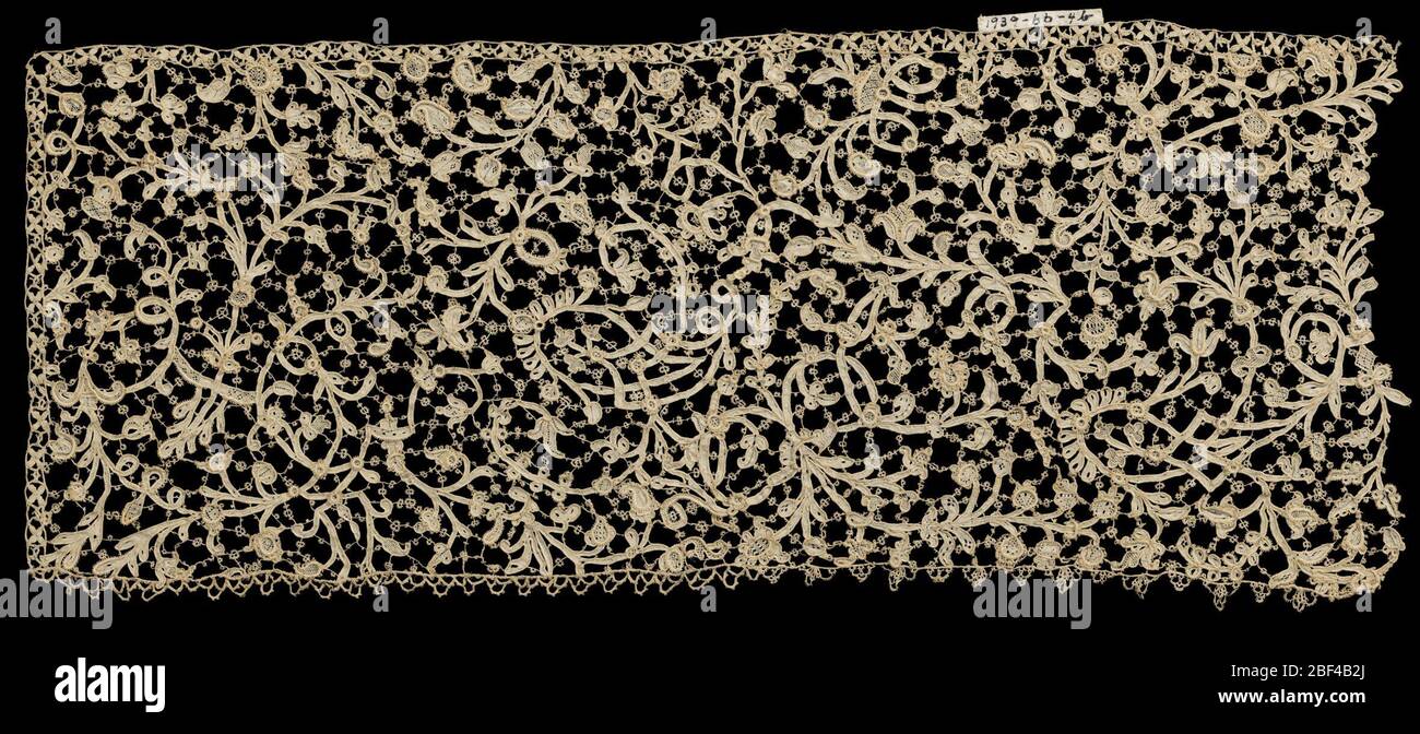 Rahmen. Venetian Rose Point. Design ähnlich 1939-66-3 von Schriftrollen mit zarten Palmetten und roselike Formen. Stockfoto