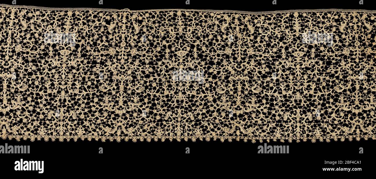 Rahmen. Neunzehnten Jahrhundert Rosepoint im Muster des siebzehnten Jahrhunderts Kandelaber Typ mit schmalen Rand auf einer Seite der "Rosen." Im Ecru-Faden gearbeitet. Stockfoto
