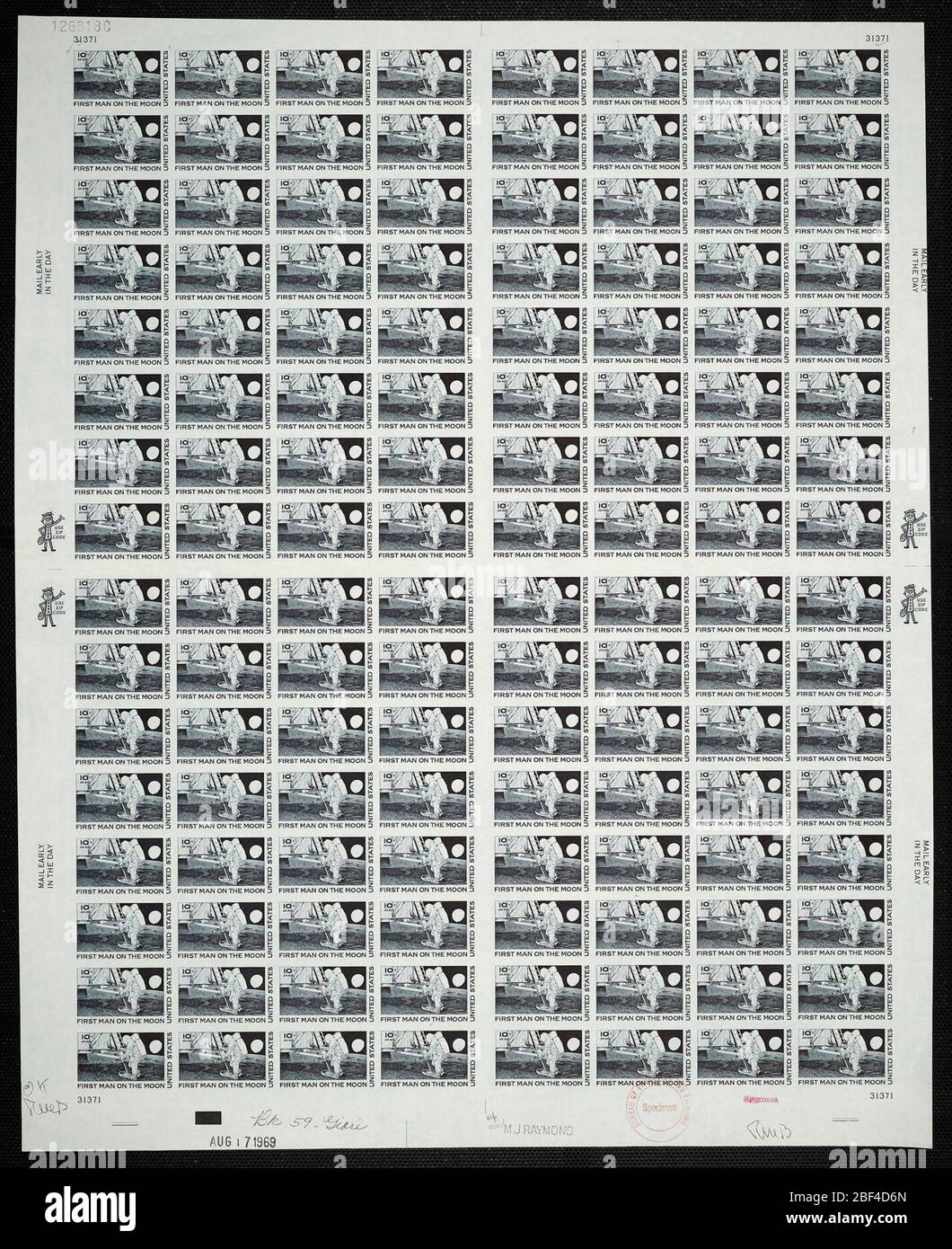 10c erster Mann auf dem Mond Platte Beweis. Zertifizierte Plattenproofs sind der letzte gedruckte Proof der Platte vor dem Druck der Stempel im Büro für Gravur und Druck. Diese Plattenproofs sind jeweils eindeutig, mit den Genehmigungsunterschriften und dem Datum. Stockfoto