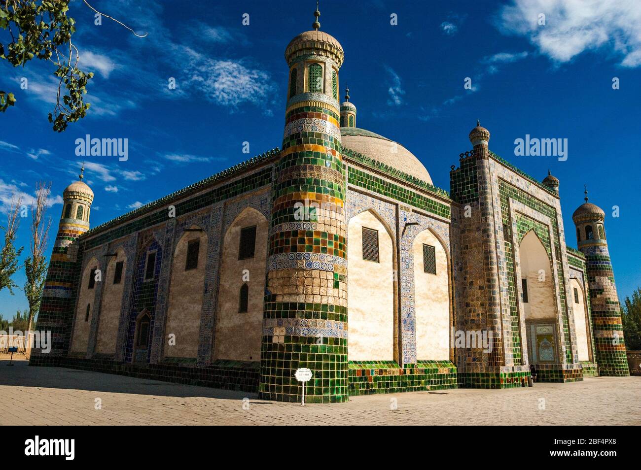 Die islamischen Kuppeln und Türme der Abakh Hoja Mausoleum außerhalb Kashgar, Provinz Xinjiang Stockfoto