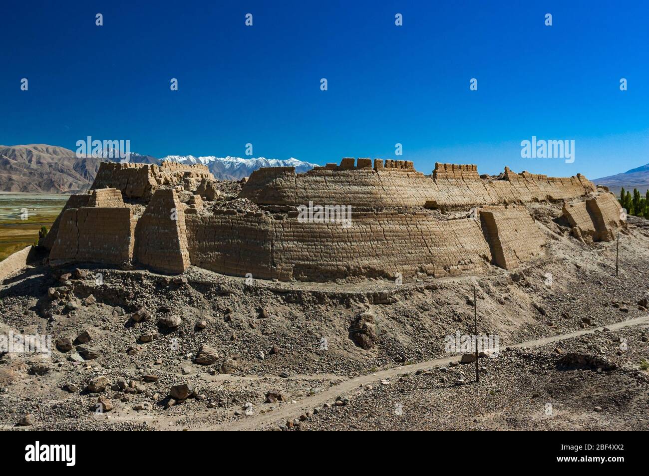 1,400 Jahre alte Steinfestung (Princess Castle) auf einem Hügel, der ursprünglich von Persern gebaut wurde. Taschkurgan, Provinz Xinjiang, China. Stockfoto