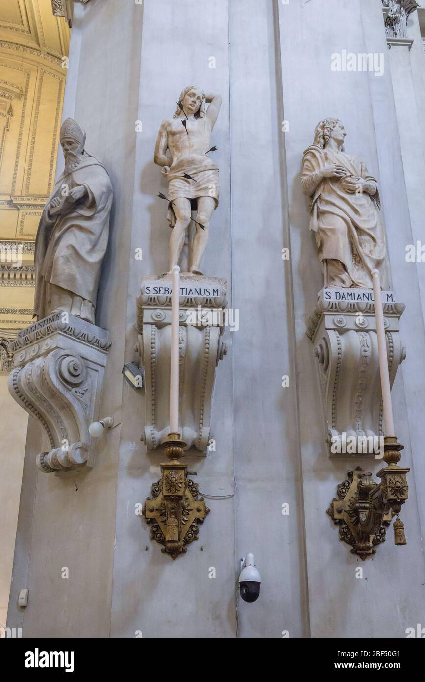 Skulpturen von Heiligen in der Metropolitankathedrale Mariä Himmelfahrt in Palermo, Hauptstadt der autonomen Region Sizilien, Italien Stockfoto