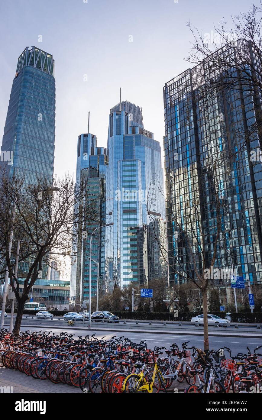 Wolkenkratzer im zentralen Geschäftsviertel von Peking, Teil des Chaoyang Bezirks in Peking, China Stockfoto