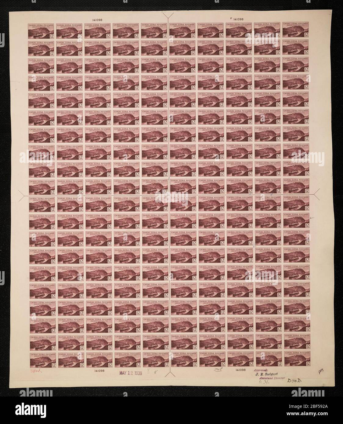 12c Kanal nach Plattenproof. Zertifizierte Plattenproofs sind der letzte gedruckte Proof der Platte vor dem Druck der Stempel im Büro für Gravur und Druck. Diese Plattenproofs sind jeweils eindeutig, mit den Genehmigungsunterschriften und dem Datum. Stockfoto