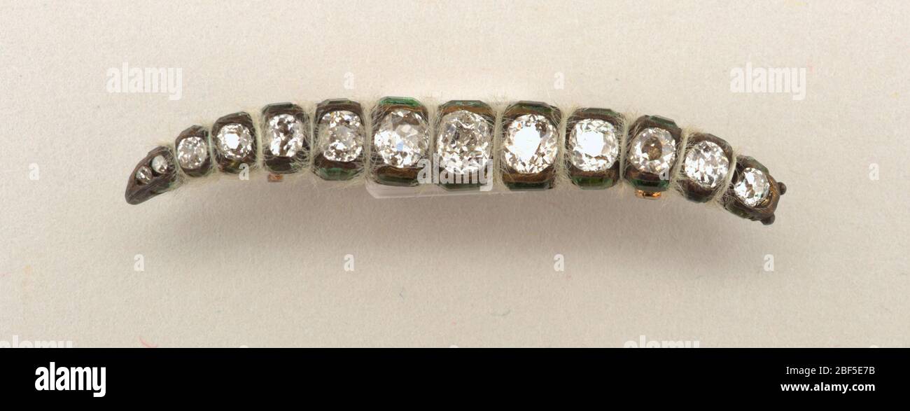 Schleiernadel. In Form einer Raupe, mit Haaren. Wahrscheinlich von Fontenay entworfen. Stockfoto