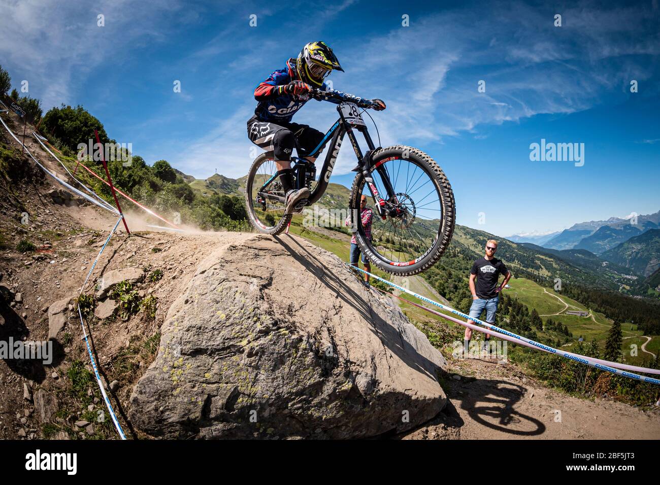 MERIBEL, FRANKREICH - 22. AUGUST 2014. Danny Hart (GBR) beim UCI Mountain Bike Downhill World Cup für das Team Giant Stockfoto